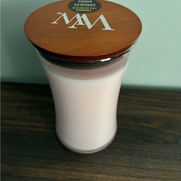 LARGE WoodWick Pink Candle Sheer Tuberose scented - Picture 2 of 4